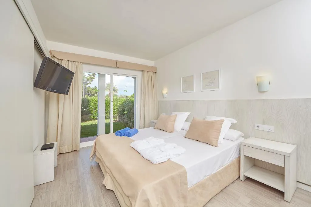 Room, Prinsotel la Caleta Apts., Menorca