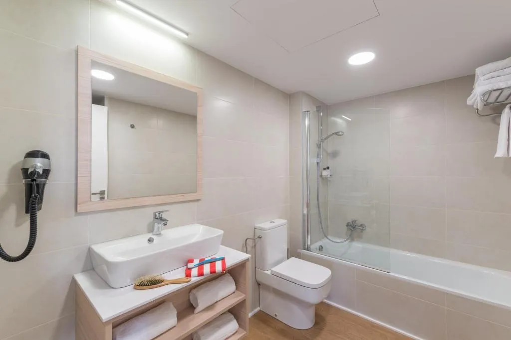 QUADRUPLE STANDARD Room, Hotel Salou Beach Rentalmar, Costa Dorada