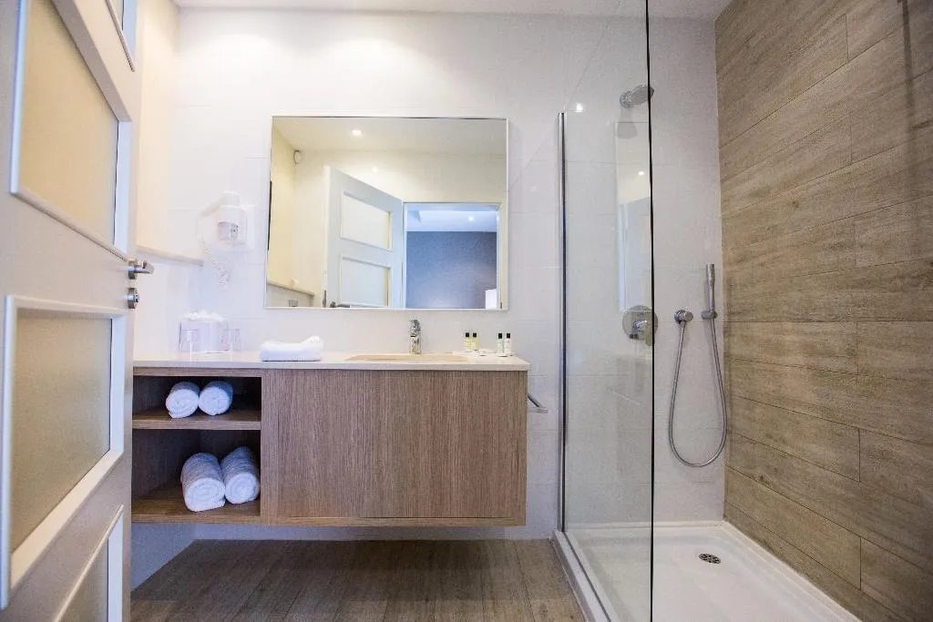 Double or Twin PARTIAL SEA VIEW Room, Salini Resort, Malta