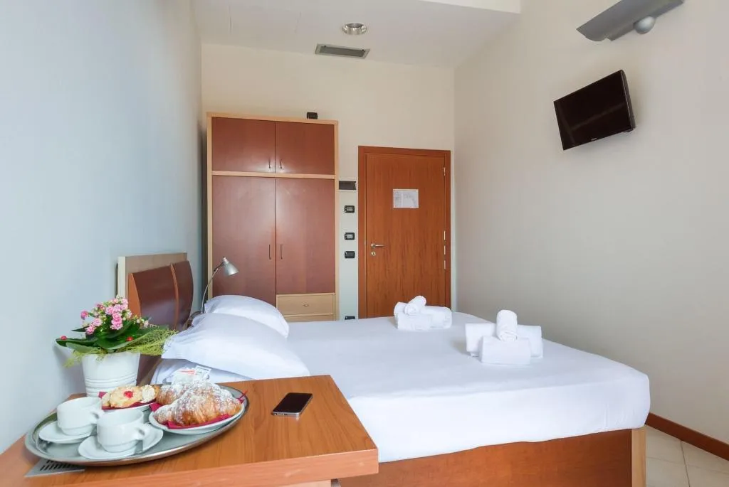 Room, Camplus Guest Catania, Catania