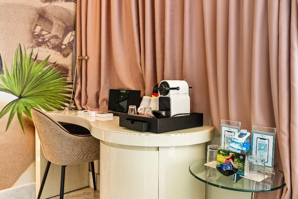 SUITE POOL VIEW Room, Hotel Indigo Barcelona Plaza Catalunya, Barcelona