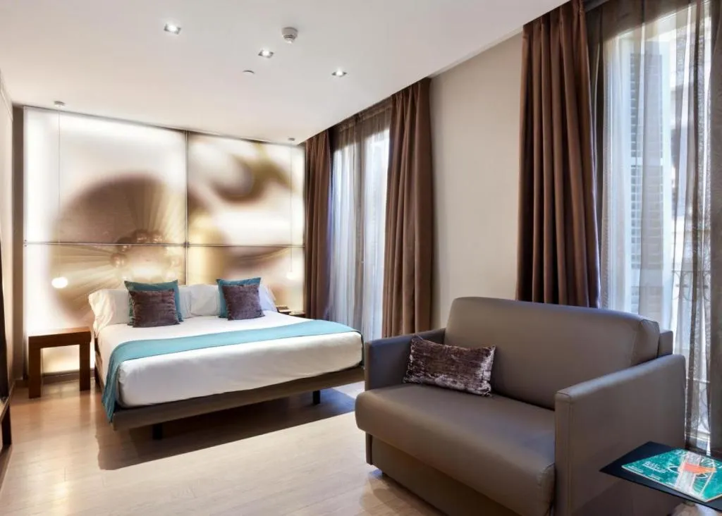 FAMILY ROOM CAPACITY 3 Room, España Ocean Drive Newly Renovated, Barcelona