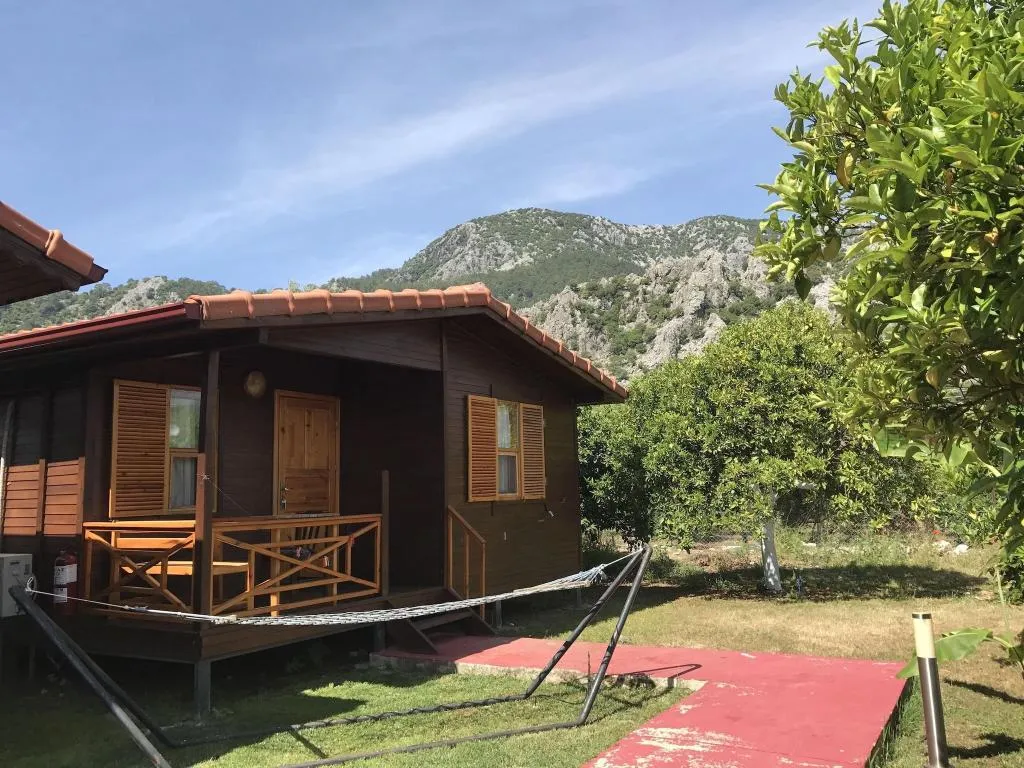 BUNGALOW QUEEN SIZE BED Room, Baris Pension & Bungalows, Antalya