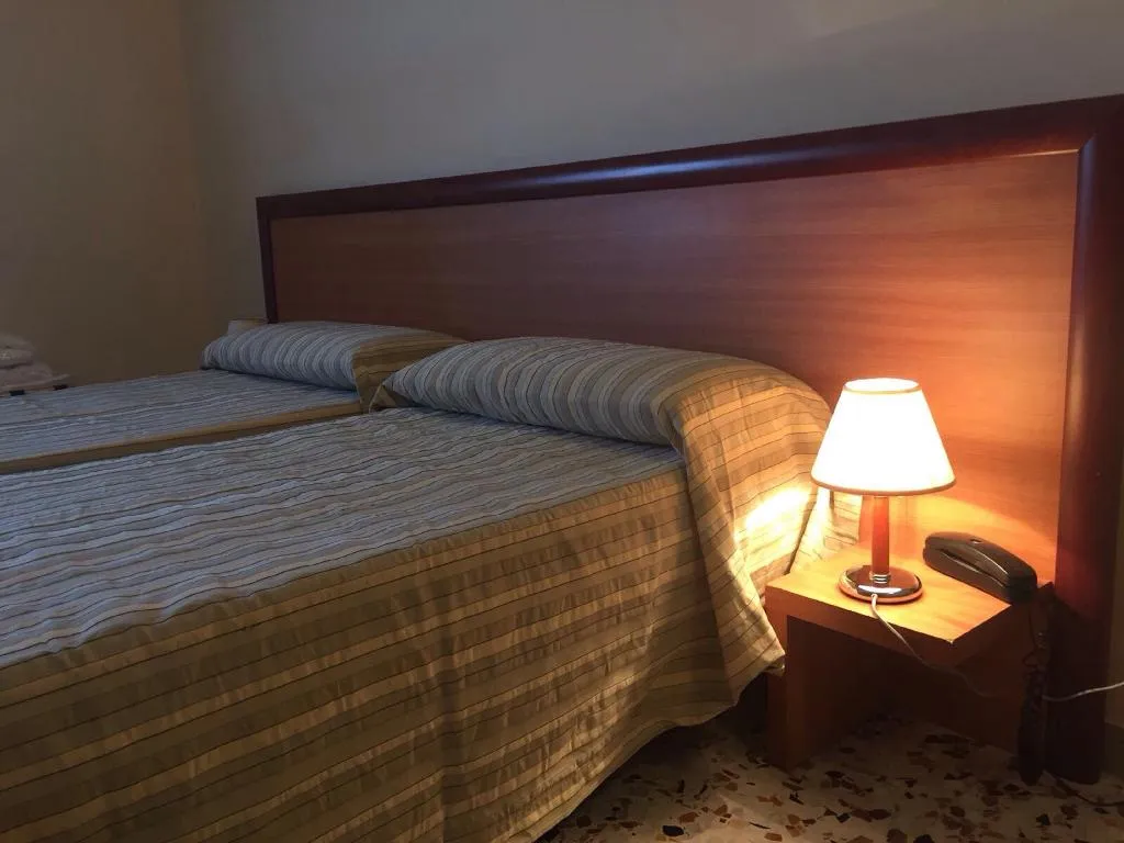 DOUBLE STANDARD Room, La Casa del Pellegrino, Naples