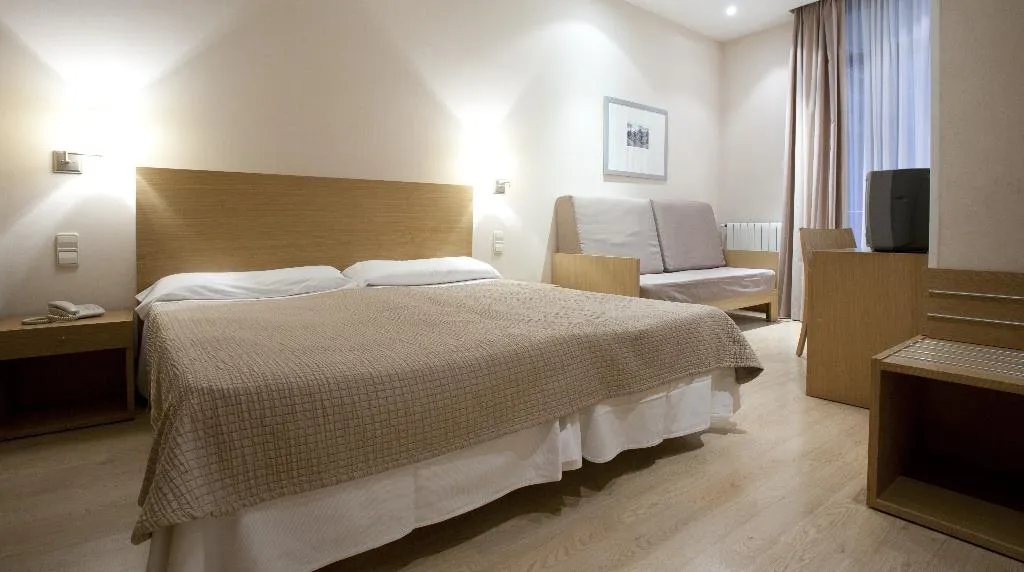 Room, Regente, Madrid