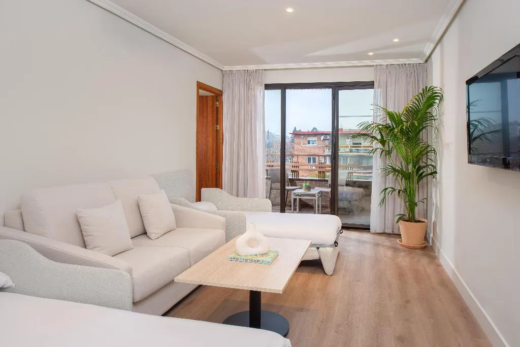 JUNIOR SUITE STANDARD Room, Madrid Alameda Aeropuerto Affiliated By Melia, Madrid