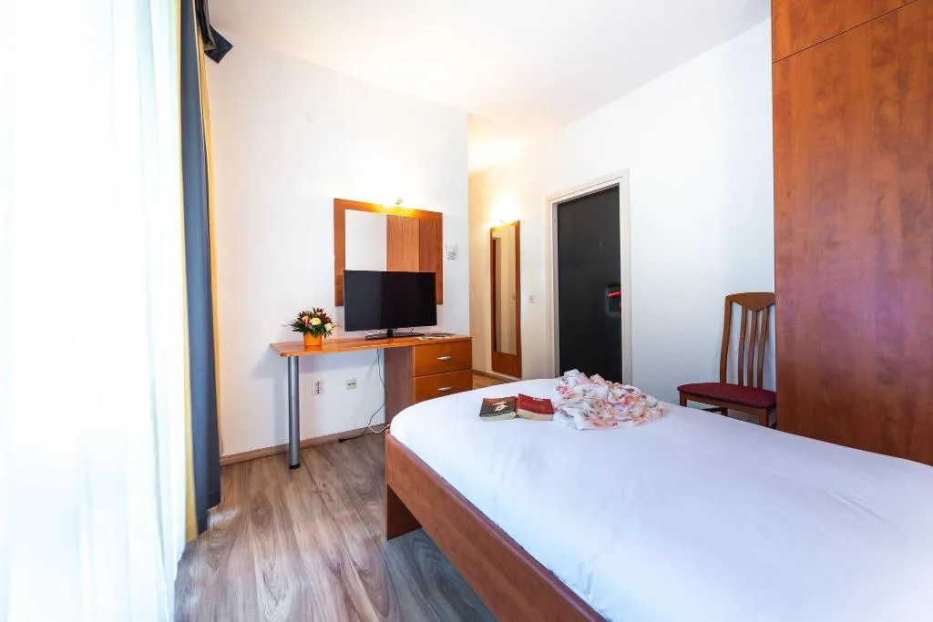 SINGLE PARK VIEW Room, Vis, Dubrovnik