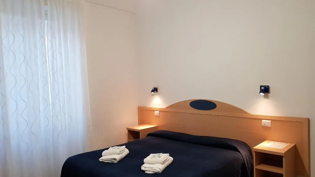Room, B&B Oasi, Naples