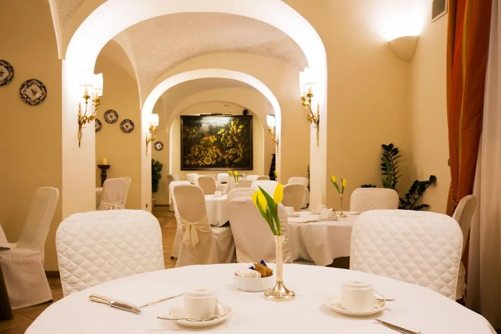 Restaurant, Palazzo Alabardieri, Naples