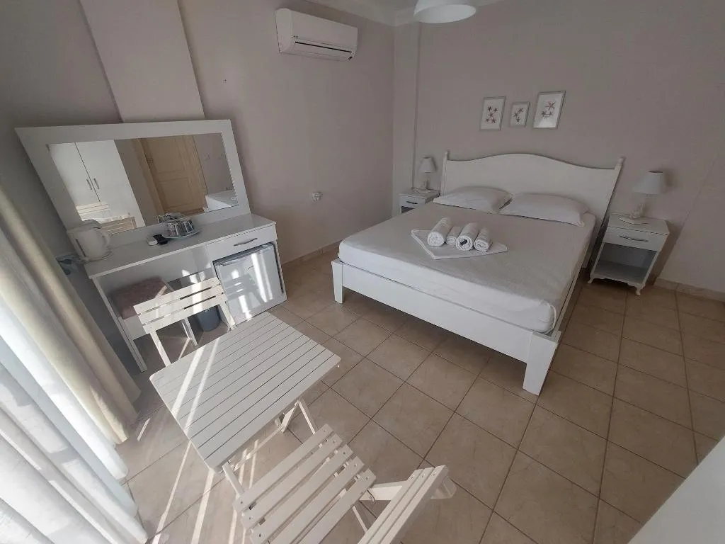 Room, Grandma's Garden, Dalaman