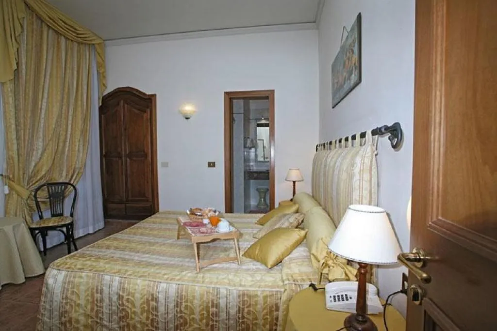 TWIN STANDARD Room, Alinari, Florence