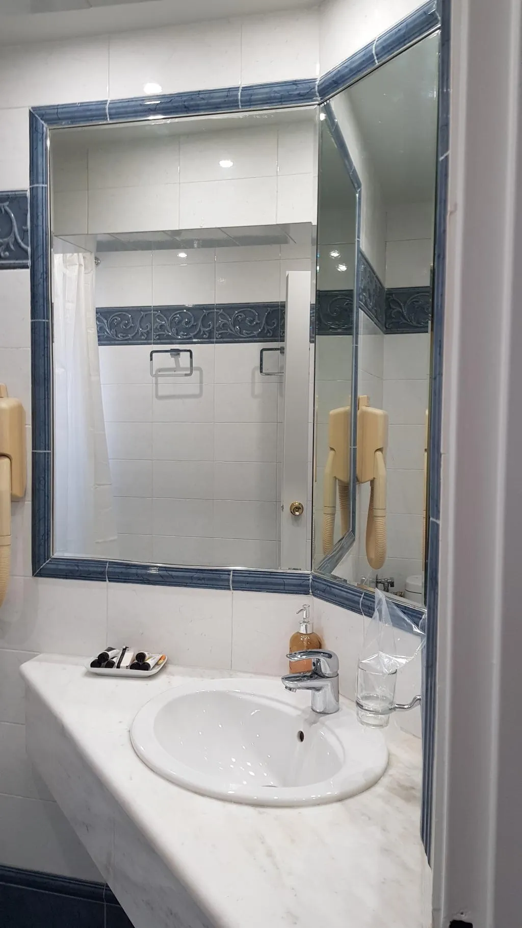 Double or Twin STANDARD Room, Savoy, Athens