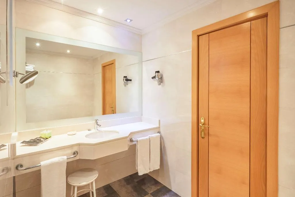Room, Cason del Tormes, Madrid