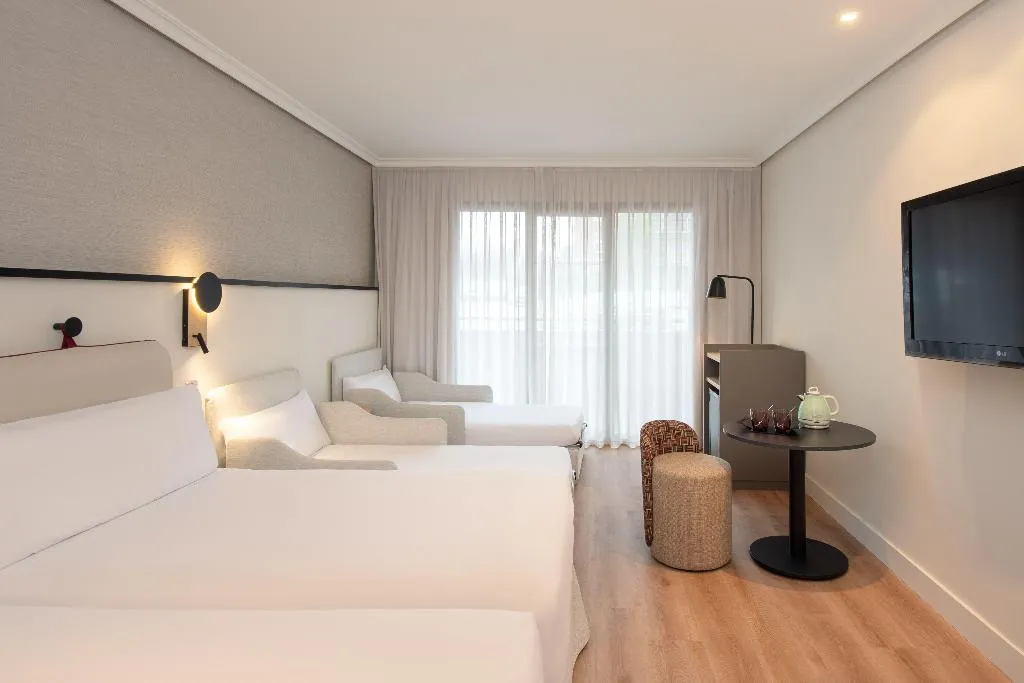 FAMILY ROOM STANDARD Room, Madrid Alameda Aeropuerto Affiliated By Melia, Madrid