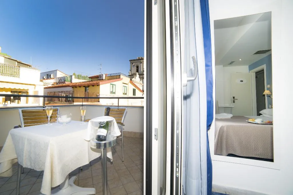 DOUBLE CLASSIC WITH TERRACE Room, Club Sorrento, Naples