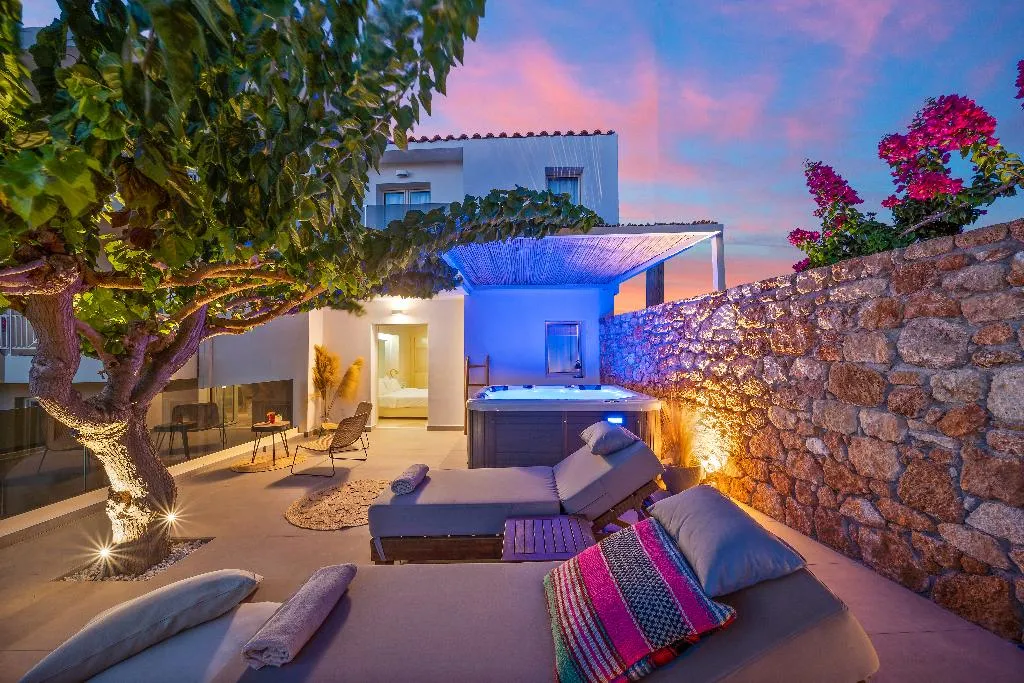 SUITE WITH JACUZZI Room, Notos Heights Hotel & Suites, Crete