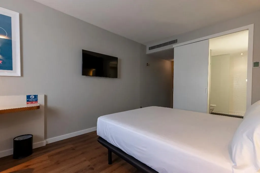DOUBLE STANDARD Room, Travelodge Malaga Aeropuerto, Costa Del Sol