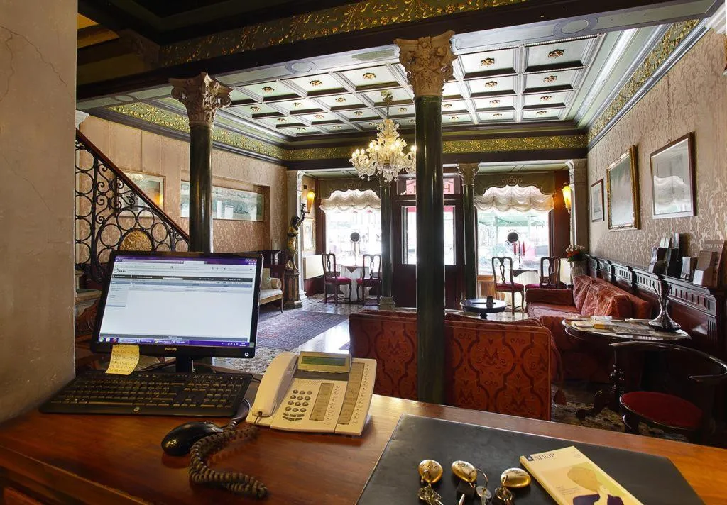Lobby, Marconi, Venice