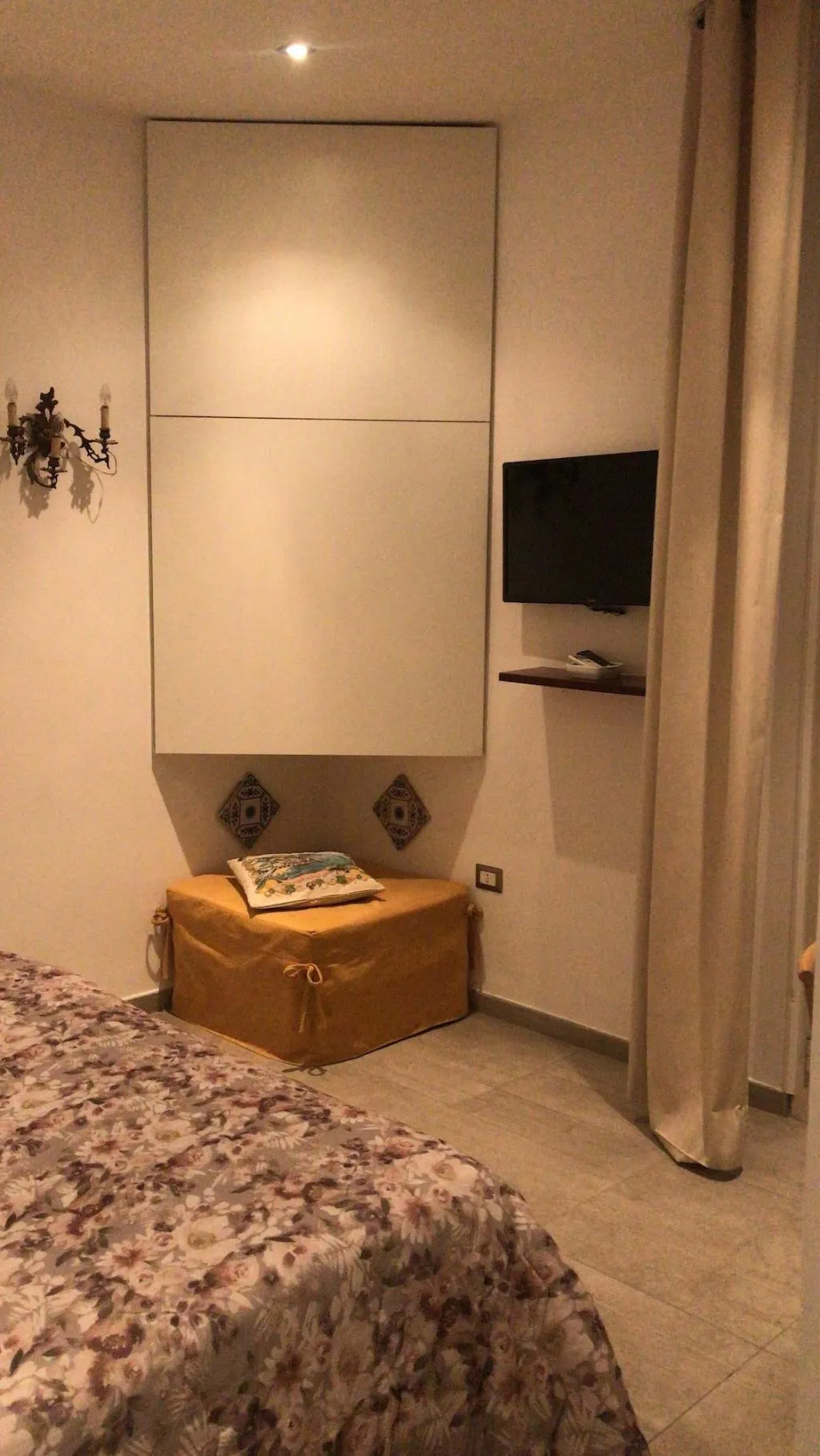 Room, International Naples, Naples