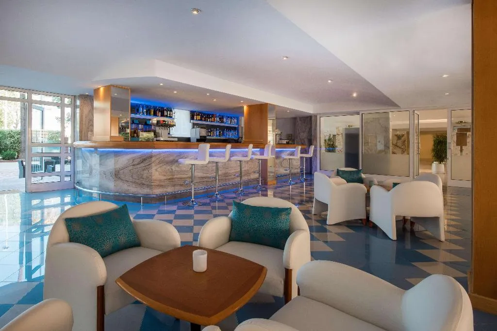 Bar, Iberostar Waves Ciudad Blanca, Majorca