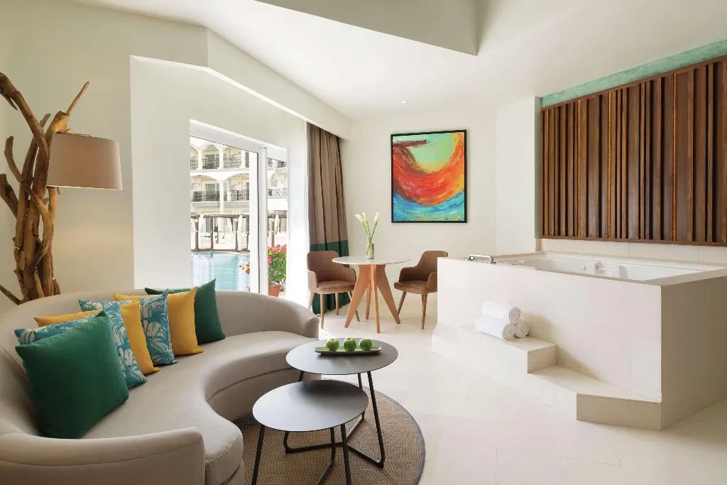 JUNIOR SUITE POOL VIEW KING BED Room, Hyatt Vivid Playa Del Carmen - Adults Only, Playa Del Carmen