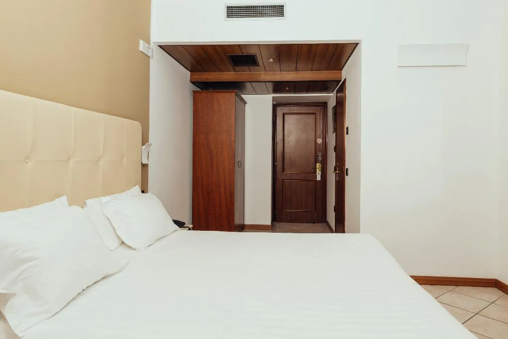 Double or Twin basement Room, Grand Hotel Telese, Naples