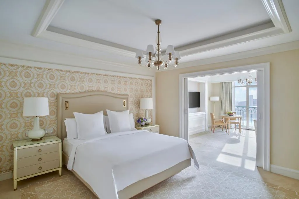 SUITE PREMIUM Room, Four Seasons Hotel Cairo at Nile Plaza, Cairo