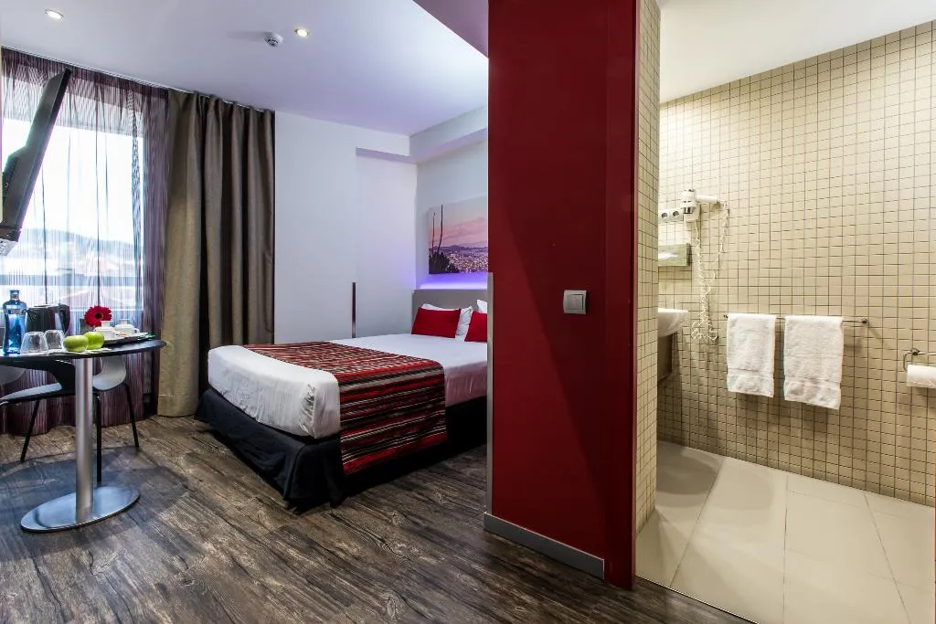 Double or Twin STANDARD Room, Leonardo Boutique Hotel Barcelona Sagrada Familia, Barcelona