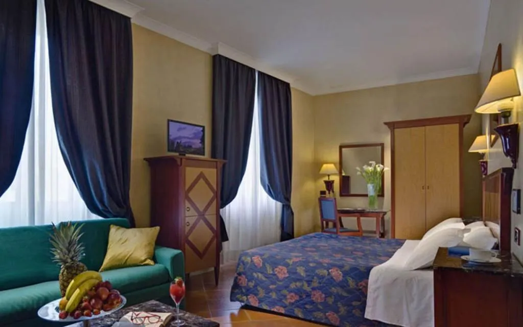 QUADRUPLE STANDARD Room, Corona D'Italia, Florence
