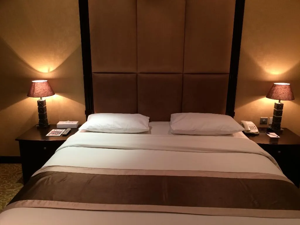 Double or Twin DELUXE Room, London Suites Hotel, Dubai