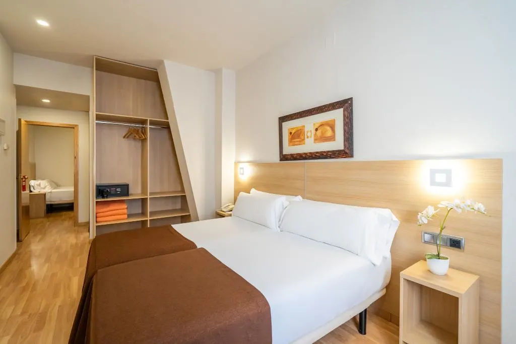 TRIPLE STANDARD Room, Glories, Barcelona