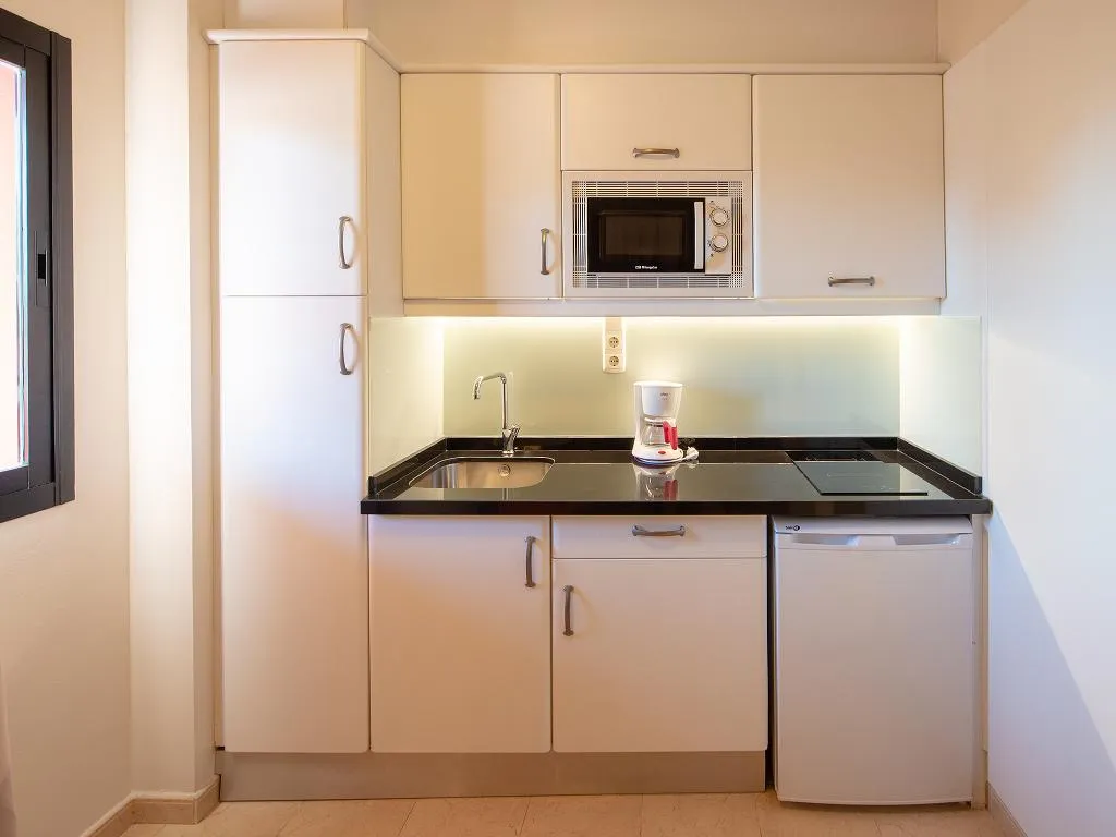 APARTMENT CAPACITY 6 TWO BEDROOMS Room, Fuengirola Beach, Costa Del Sol