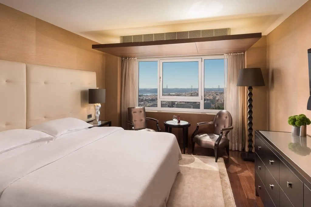 Room, Sheraton Lisboa Hotel & Spa, Lisbon
