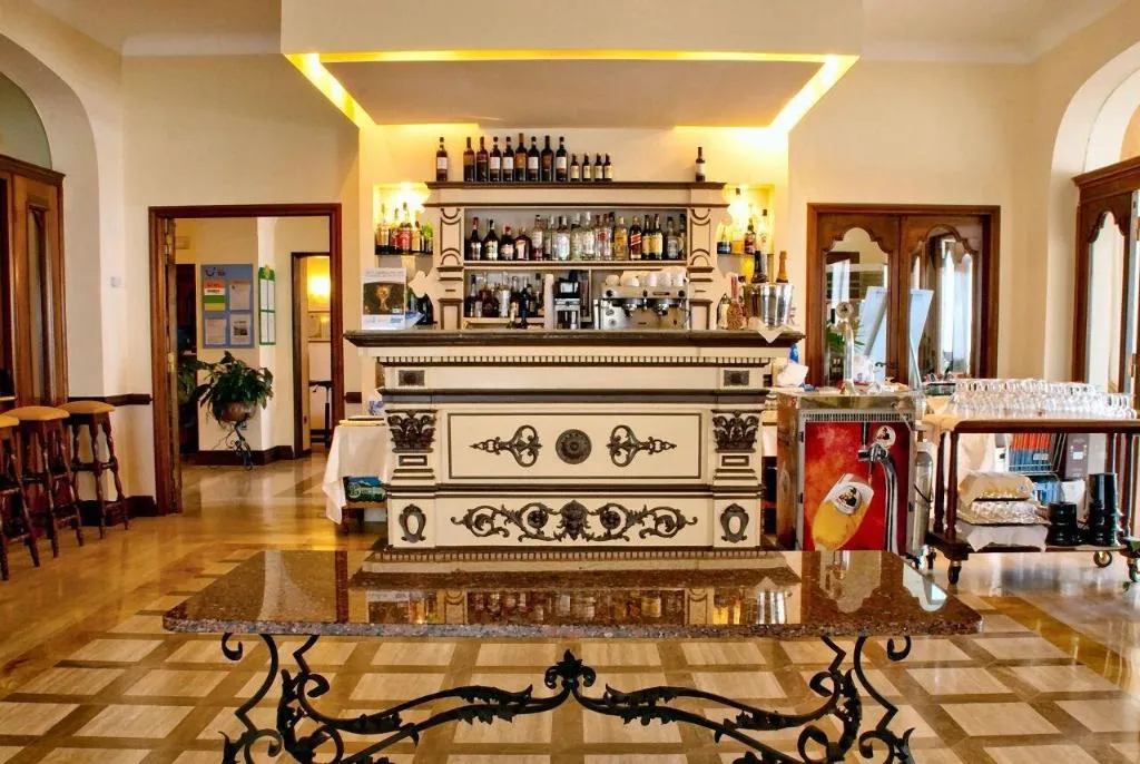 Bar, Grand Hotel Hermitage & Villa Romita, Naples
