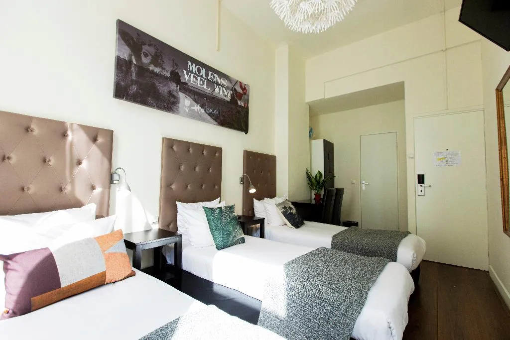 TRIPLE STANDARD Room, Quentin England Hotel, Amsterdam