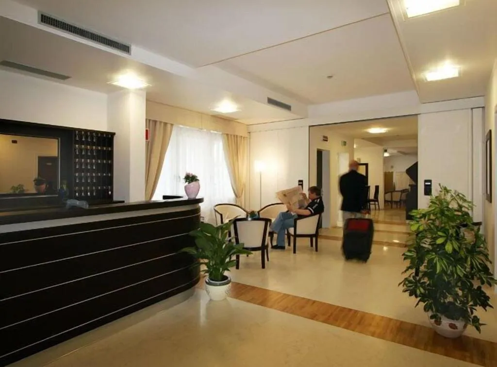 Lobby, Mary, Venice