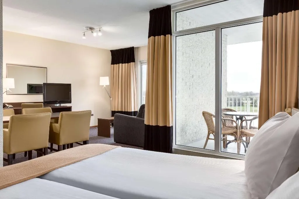 JUNIOR SUITE WITH VIEWS Room, NH Arnhem Rijnhotel, Amsterdam