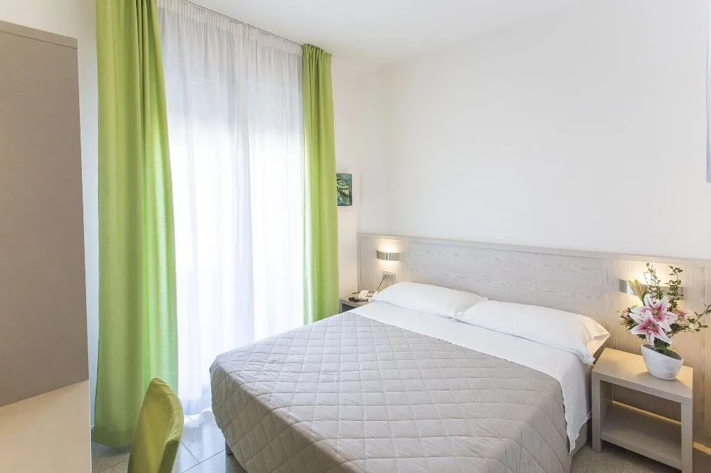 Room, Touring, Venice