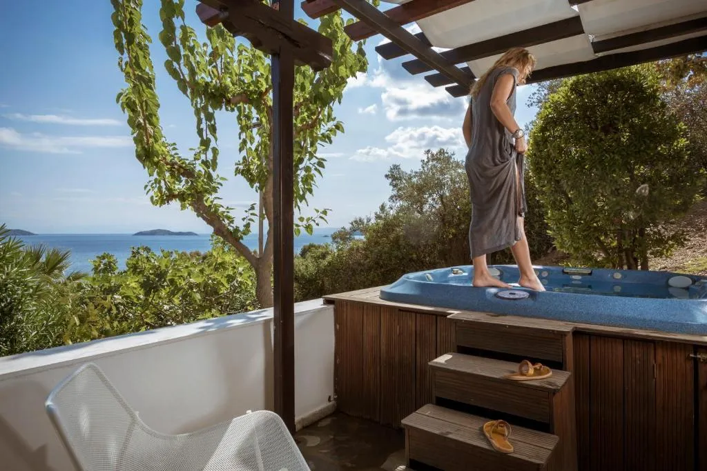 SUITE WITH JACUZZI Room, Aegean Suites, Skiathos