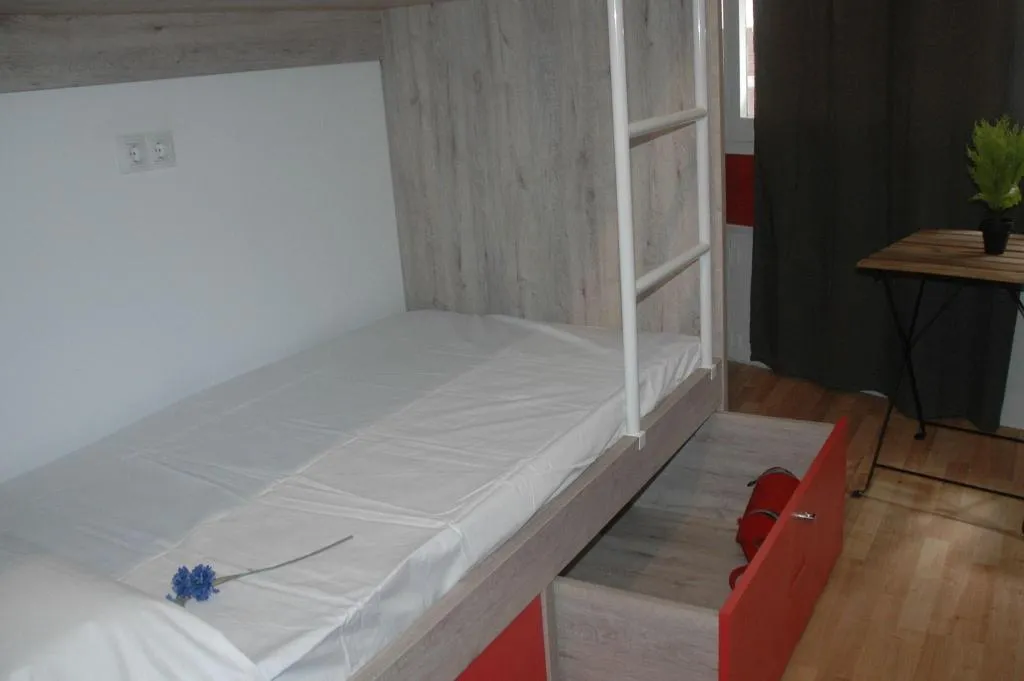 DOUBLE ONE BED Room, Break N Bed Hostel, Barcelona