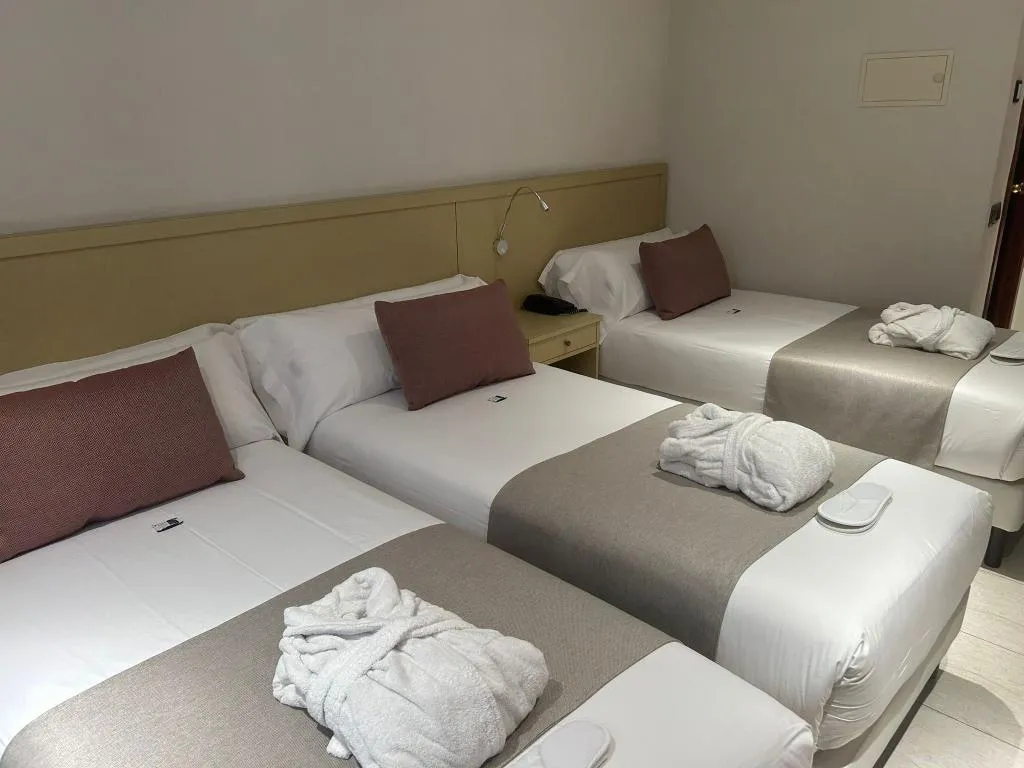Room, California, Barcelona