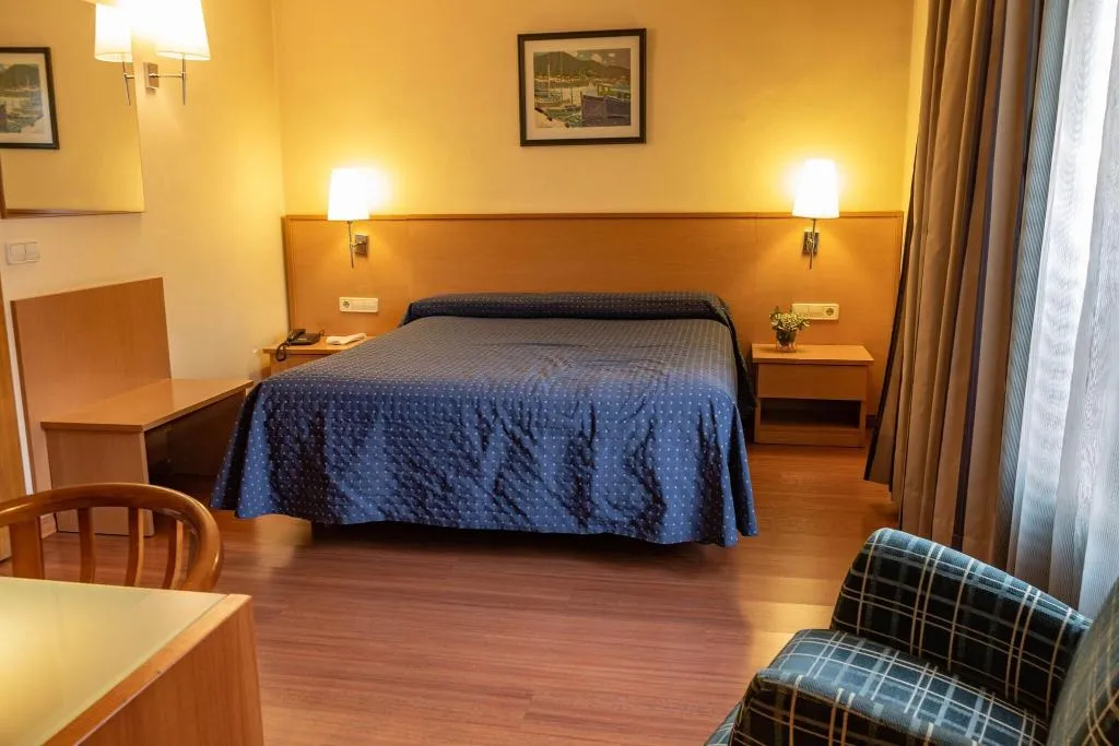 Room, J. Balmes, Costa Brava