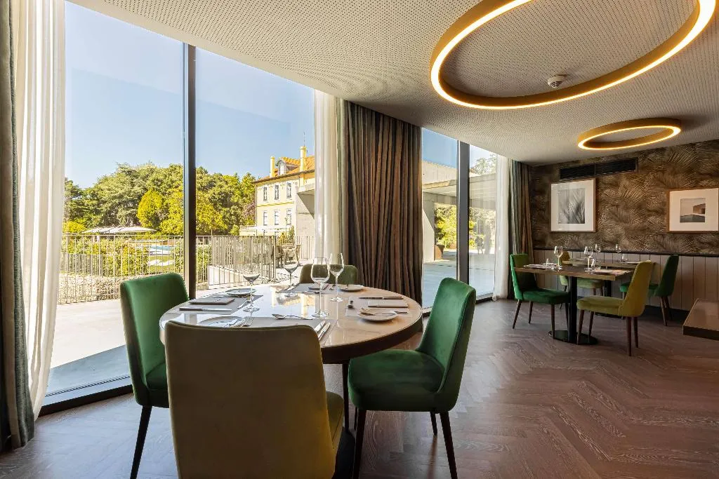 Restaurant, Boeira Garden Hotel Porto Gaia, Curio Collection, Porto