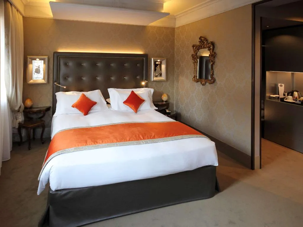 TRIPLE DELUXE CANAL VIEW Room, Papadopoli Hotel Venezia - MGallery Collection, Venice