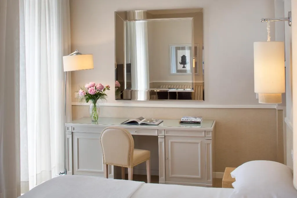 Double or Twin DELUXE Room, Starhotels Terminus, Naples