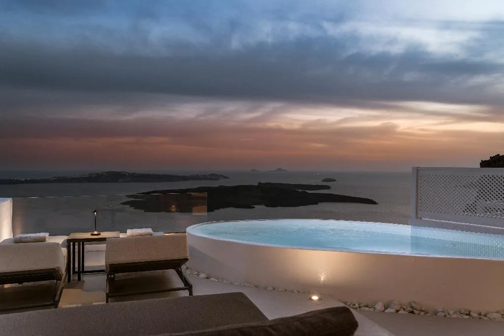 SUITE GRAND Room, Aqua Luxury Suites, Santorini
