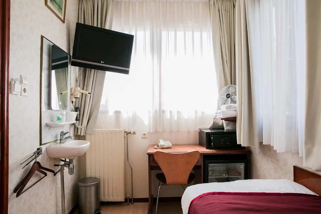 SINGLE WITH SHARED BATHROOM Room, Atlanta, Amsterdam