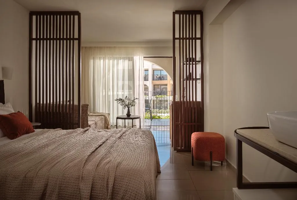 SUITE DELUXE WITH AIR CONDITIONING Room, Planos Deluxe, Zante