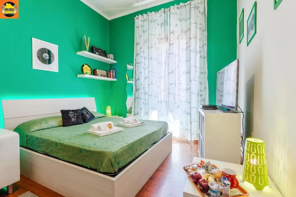 Room, Music Guesthouse Bed And Breakfast, Naples
