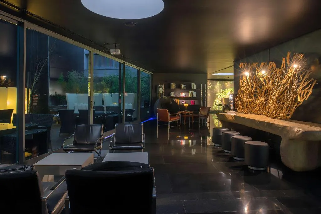 Bar, Doubletree by Hilton Lisbon - Fontana Park, Lisbon